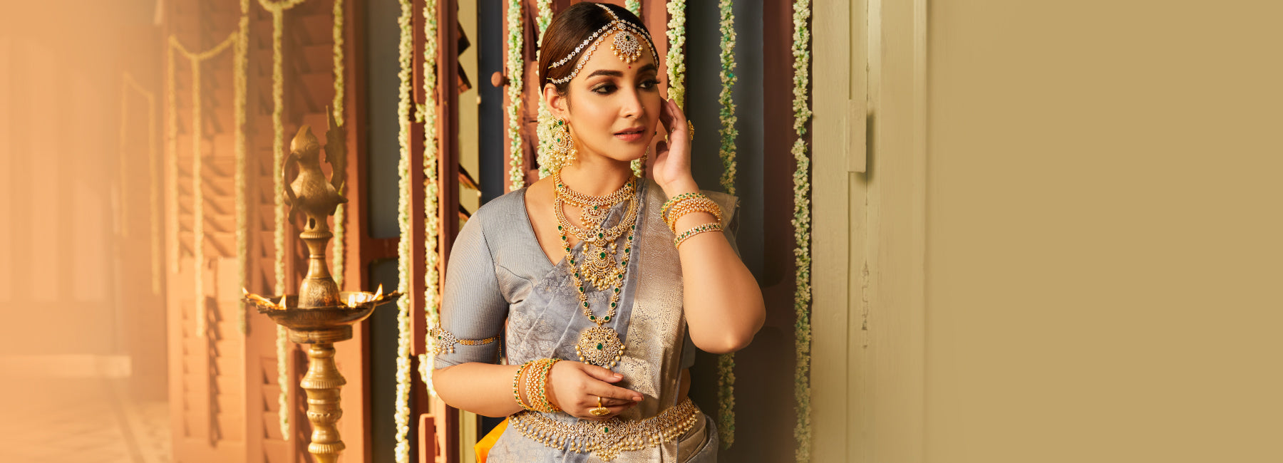 Winter Wedding Glam: Traditional Jewellery Styling Tips for the Season