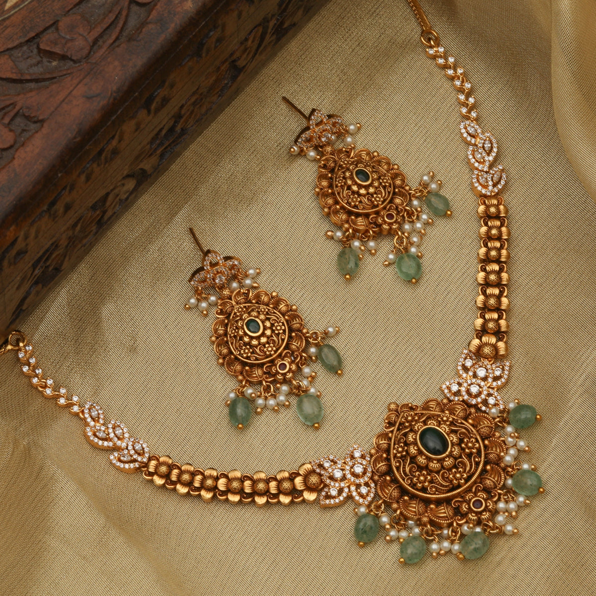 Ratnavi Antique Necklace Set