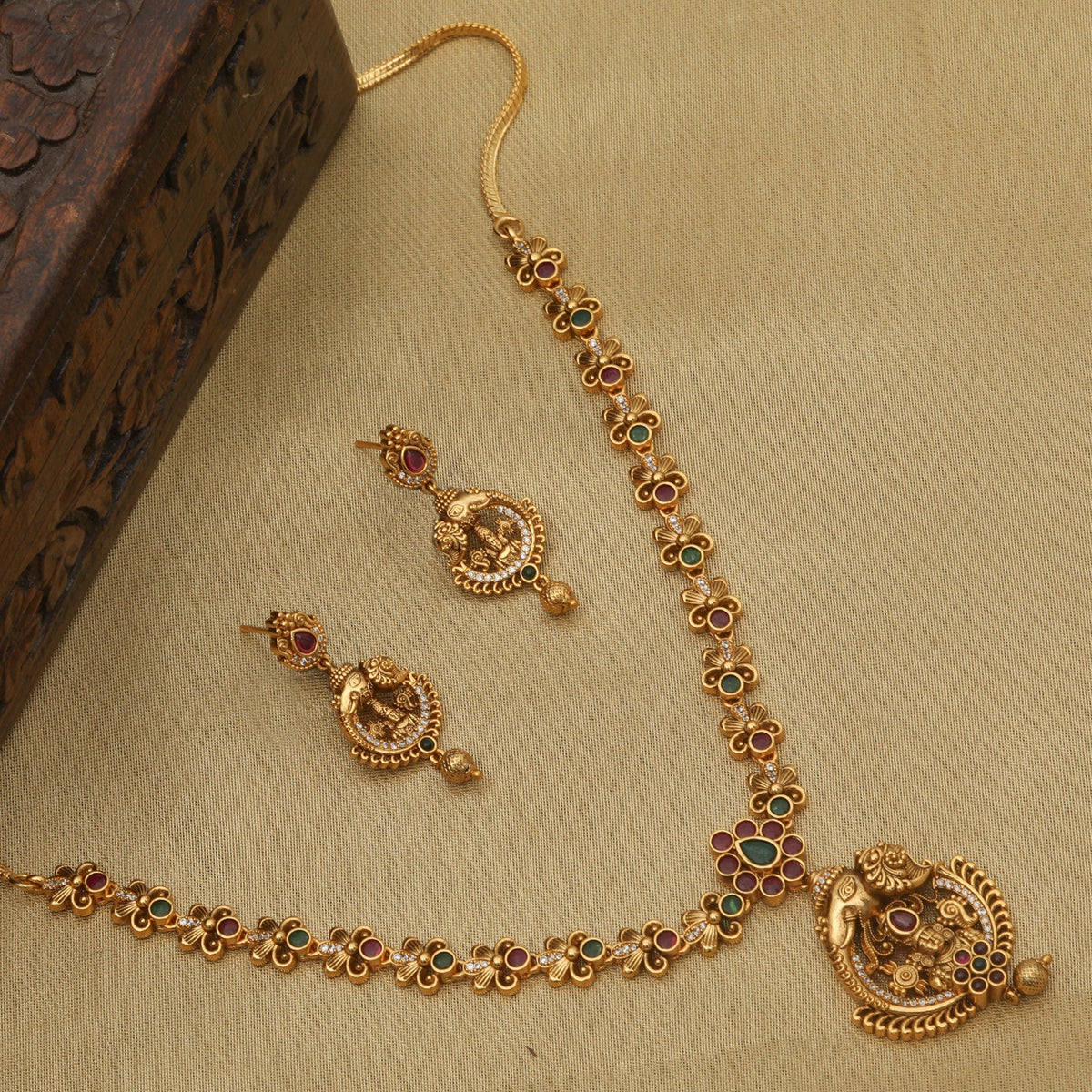 Anvika Antique Necklace Set