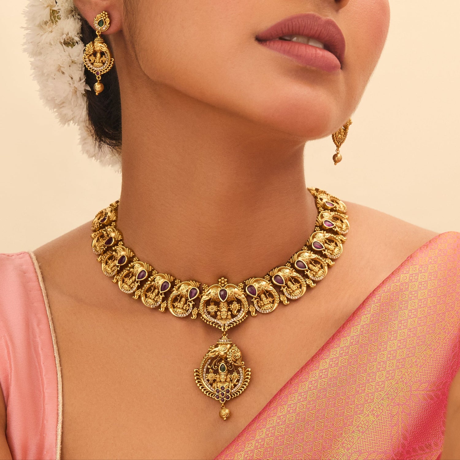 Vishwesh Antique Necklace Set