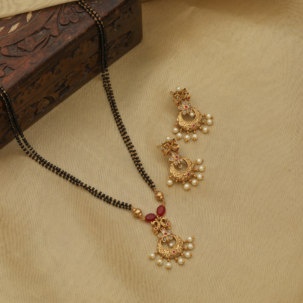 Falgu Antique Mangalsutra Necklace Set