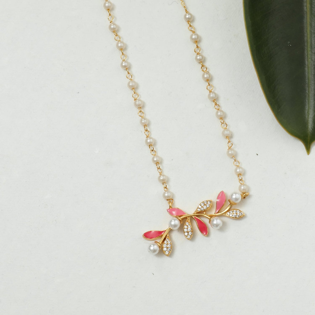 Eriha Pearl Single Layer Pink Leaf Necklace