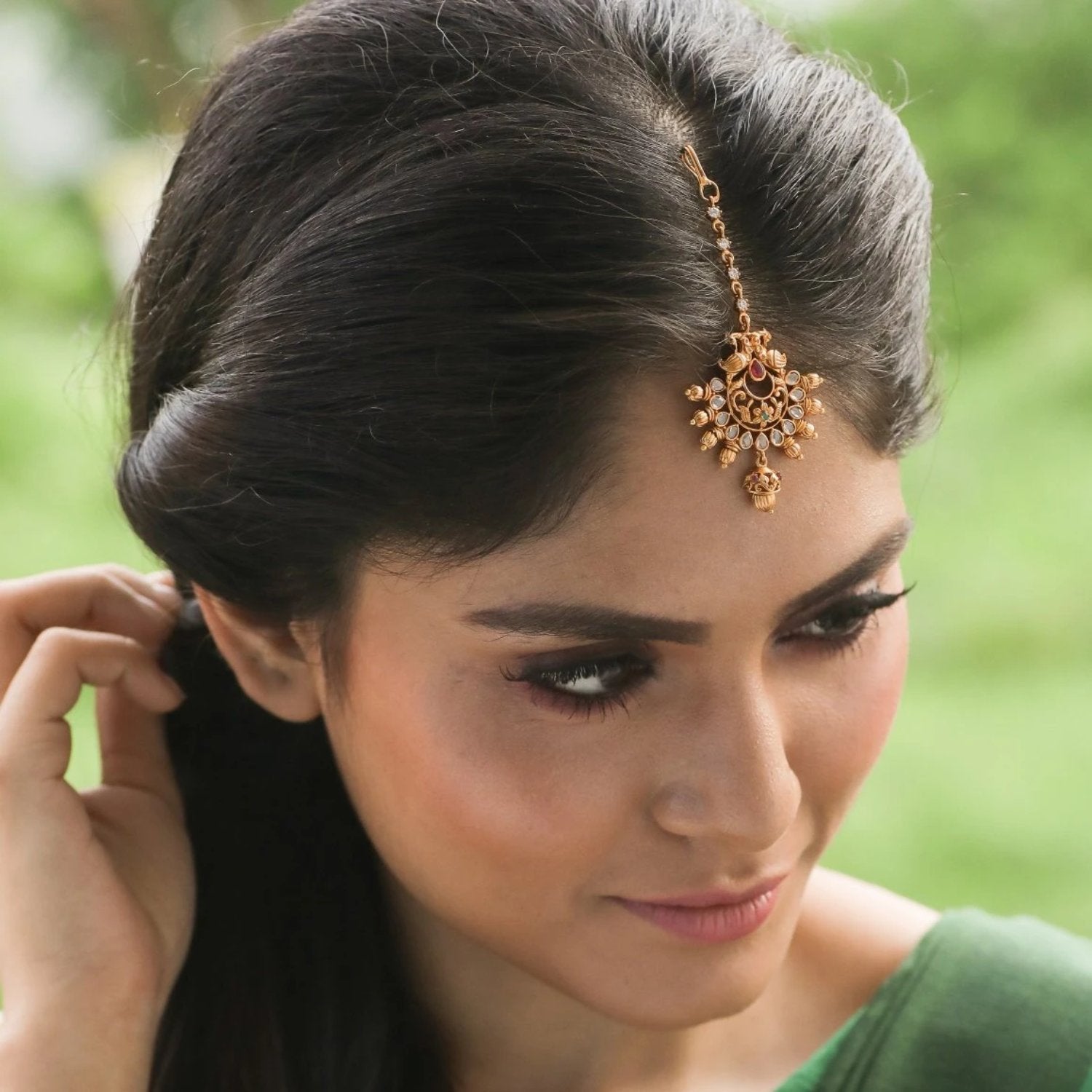 Sheeshpatti MaangTikka Hair Style Inspiration For The Brides To Be |  Threads - WeRIndia